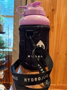 HydroJug Classic water with a matching HydroJug Neoprene Sleeve pink/grey